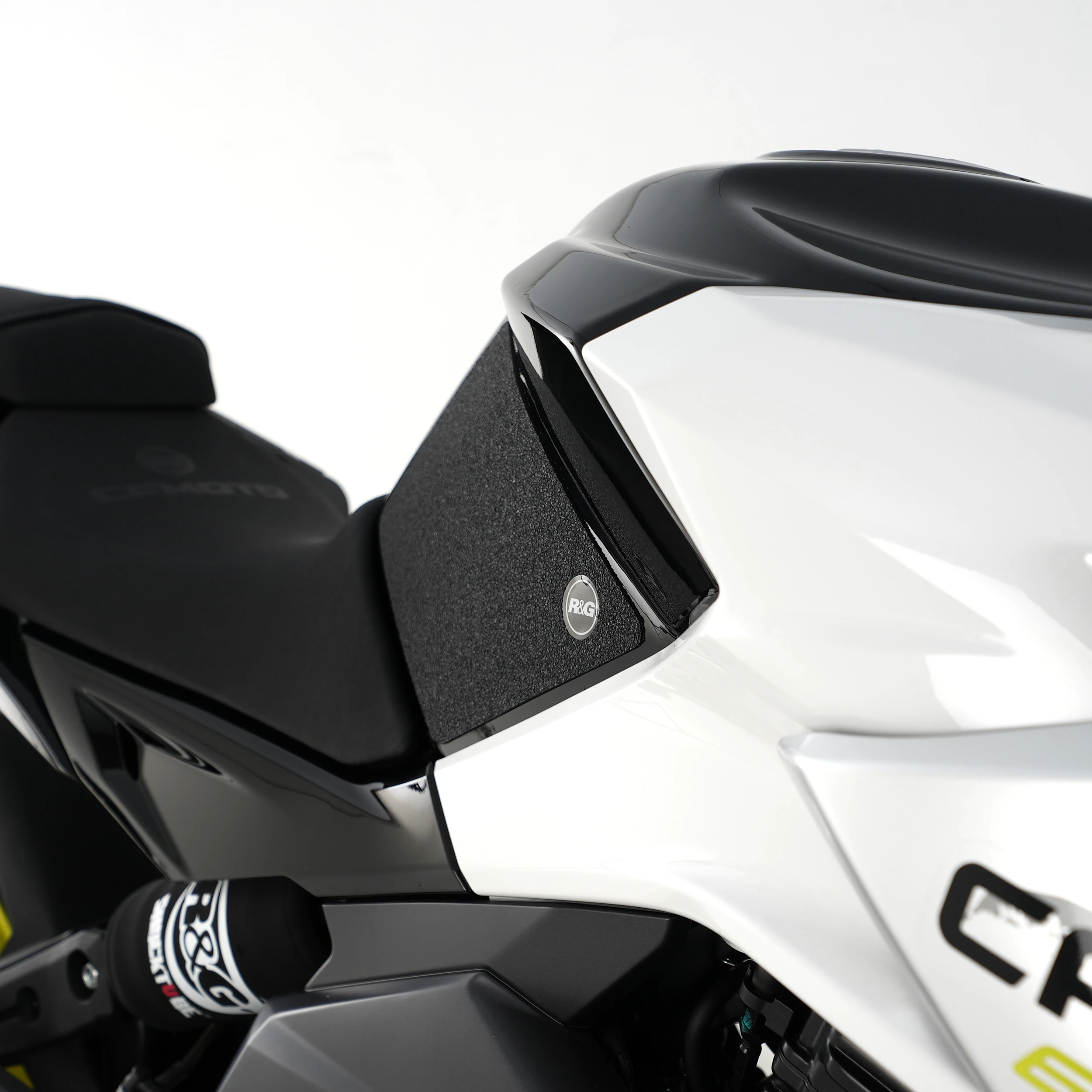 R&G Tank Traction Grips for CFMoto 650NK '22-