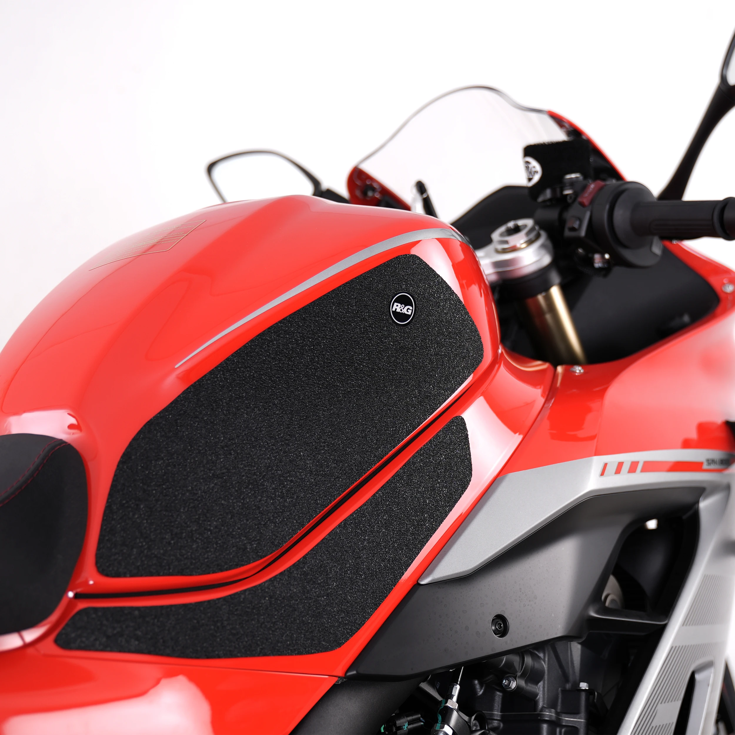 R&G Tank Traction Grip for QJMOTOR SRK 800 RR '25-  (4 Piece Kit)