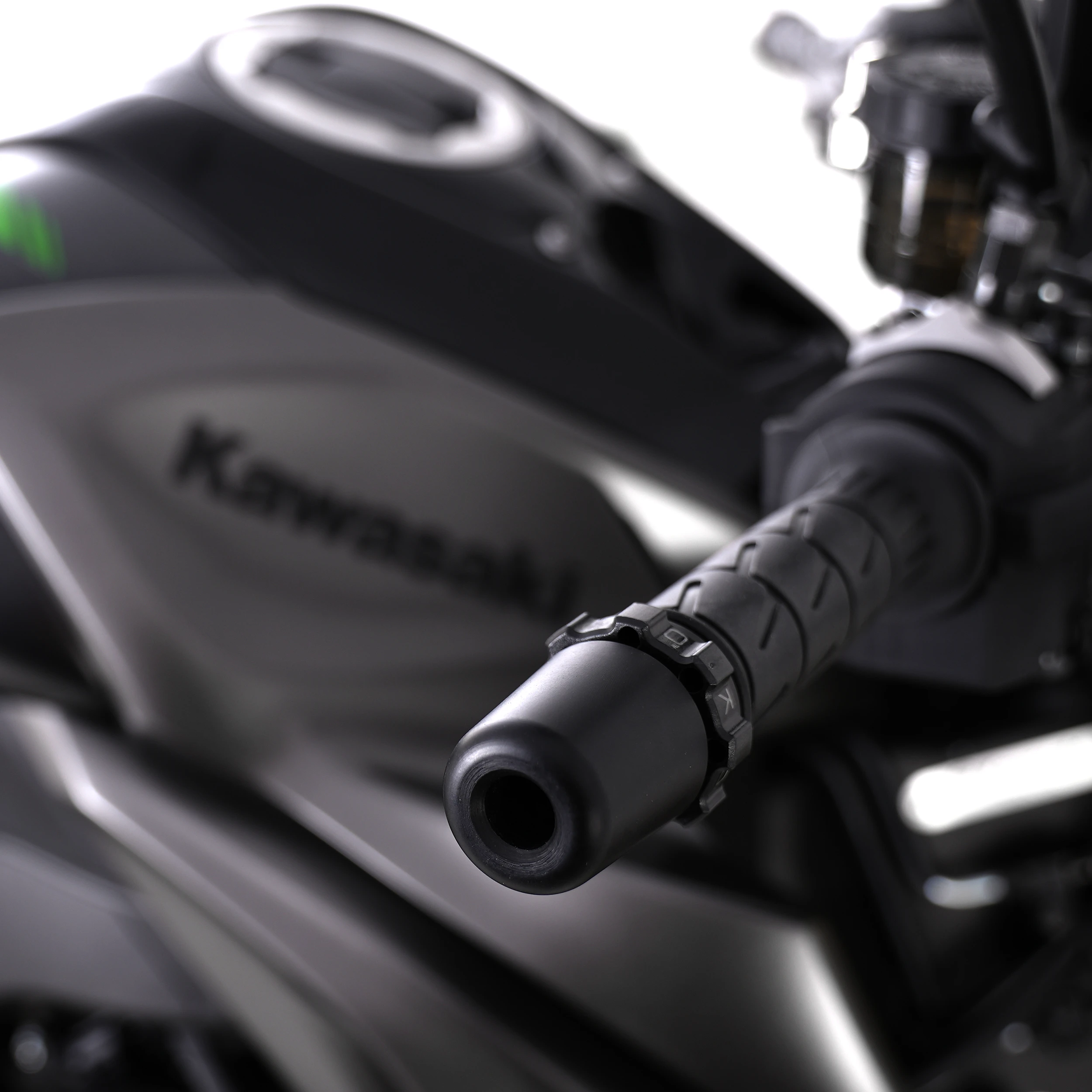 Kaoko Throttle Stabilizer for Kawasaki ZX-12, ZX-14,  F1400 GTR ('13-), Versys 1100 (’25-),GTR 1400 Concours, 650 R, ER-6N/F('15-), VERSYS, KLE 650, ER-5F, ZZR1400, KLR650 (08-15), ZX-14 (11-), GTR1400 ('11-'15)Kawasaki Z500 (Ninja) '24- with heated 