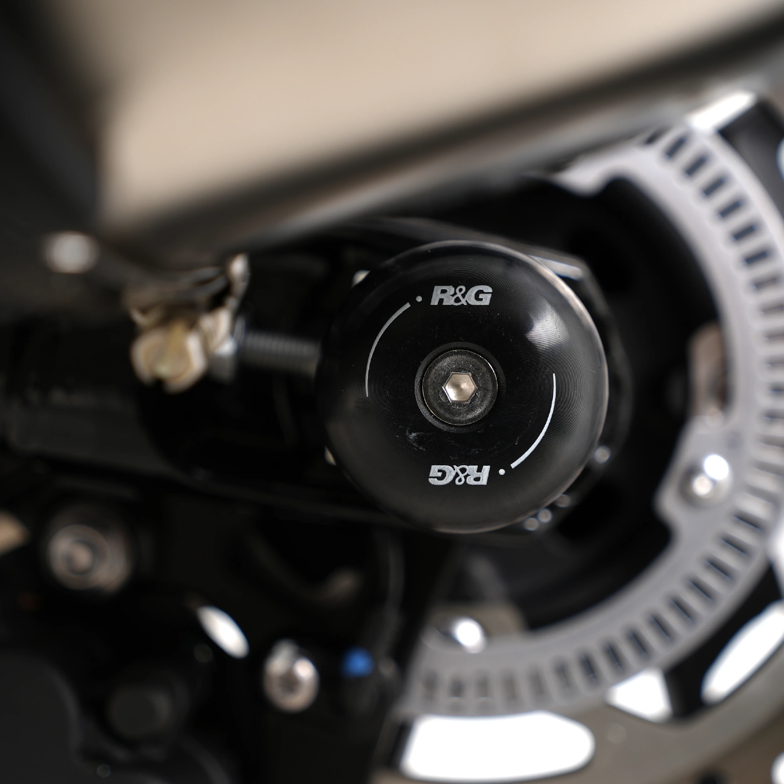 Swingarm Protectors for the Triumph Thruxton 1200 '16-, Thruxton 1200R '16-, Triumph Street Twin '16-, Speed Twin 1200 '19-'21, Scrambler 1200 XC/XE '19- & Speed Twin 900 '22- '24, Bonneville bobber '21-