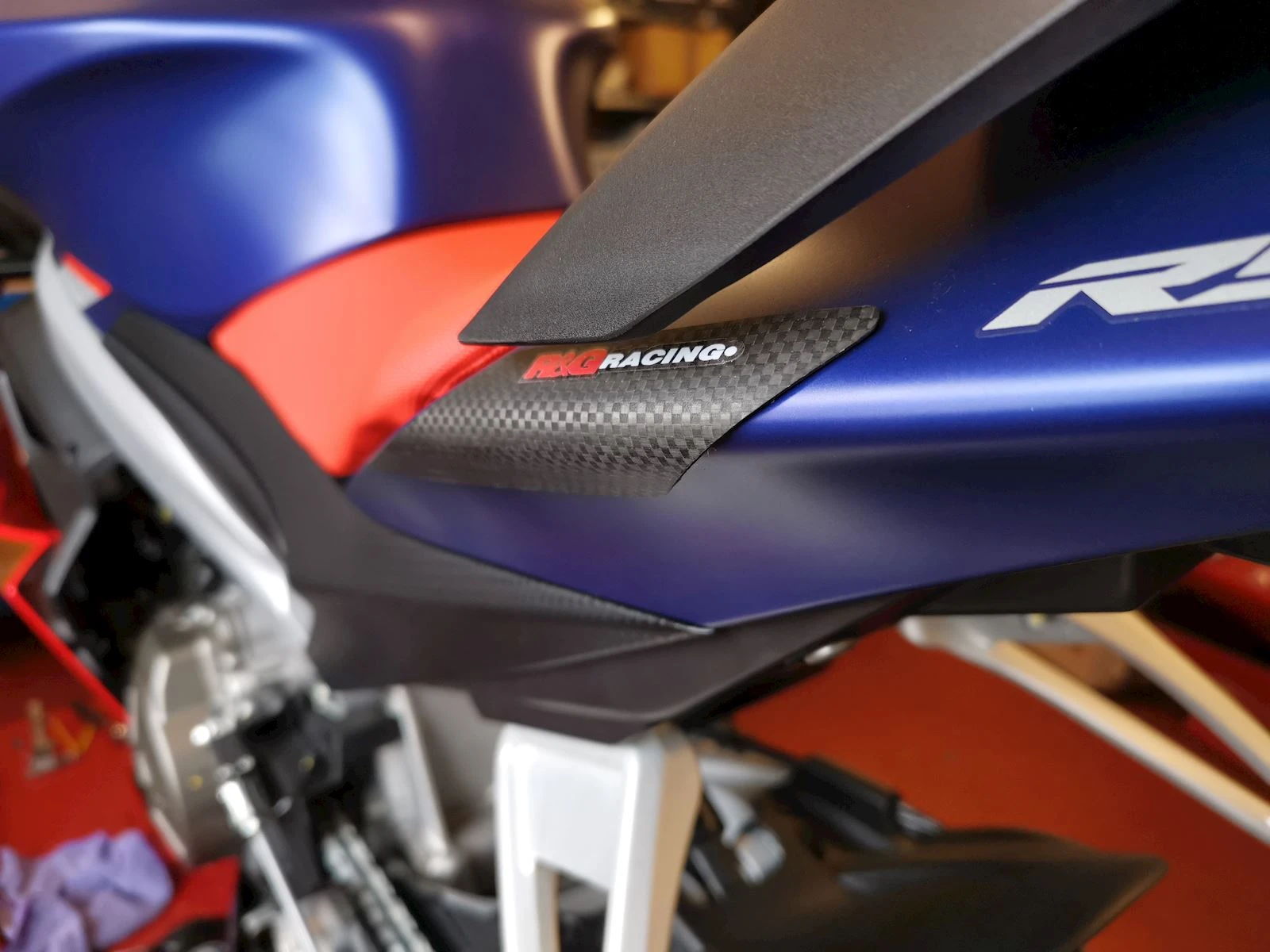 Carbon Fibre Tail Sliders for Aprilia Tuono 660 '21- '24 & RS660 '21- '24