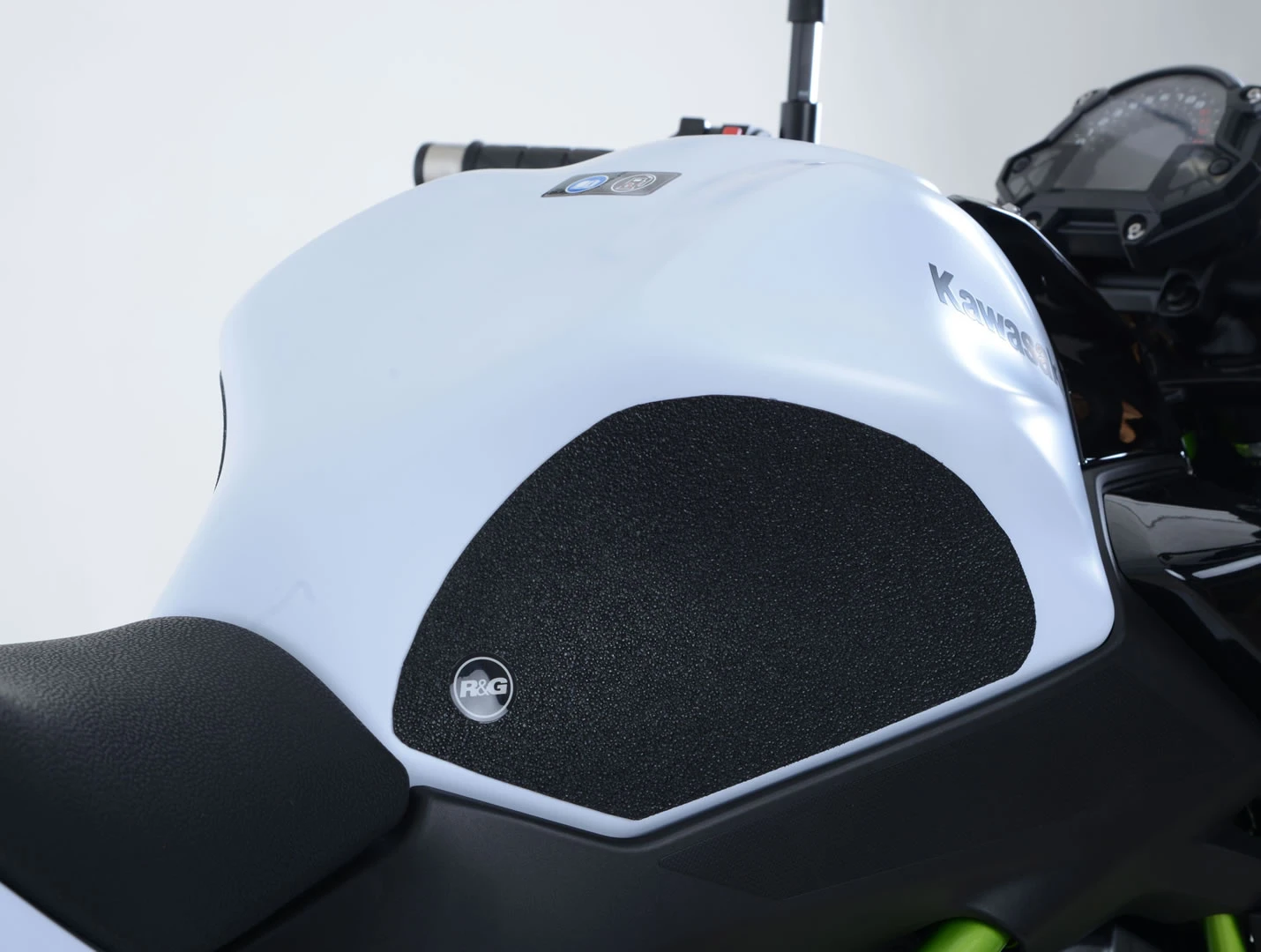 R&G Tank Traction Grip for Kawasaki Z650 '17- '24 and Ninja 650 '17- '24