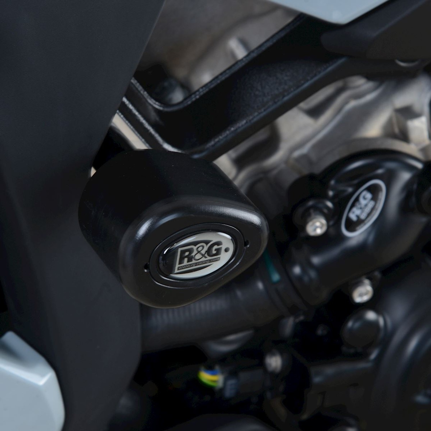 BMW S1000XR 2015-2019  ENGINE FRAM CRASH PROTECTION PUCKS KNOBS BUNGS TS142 