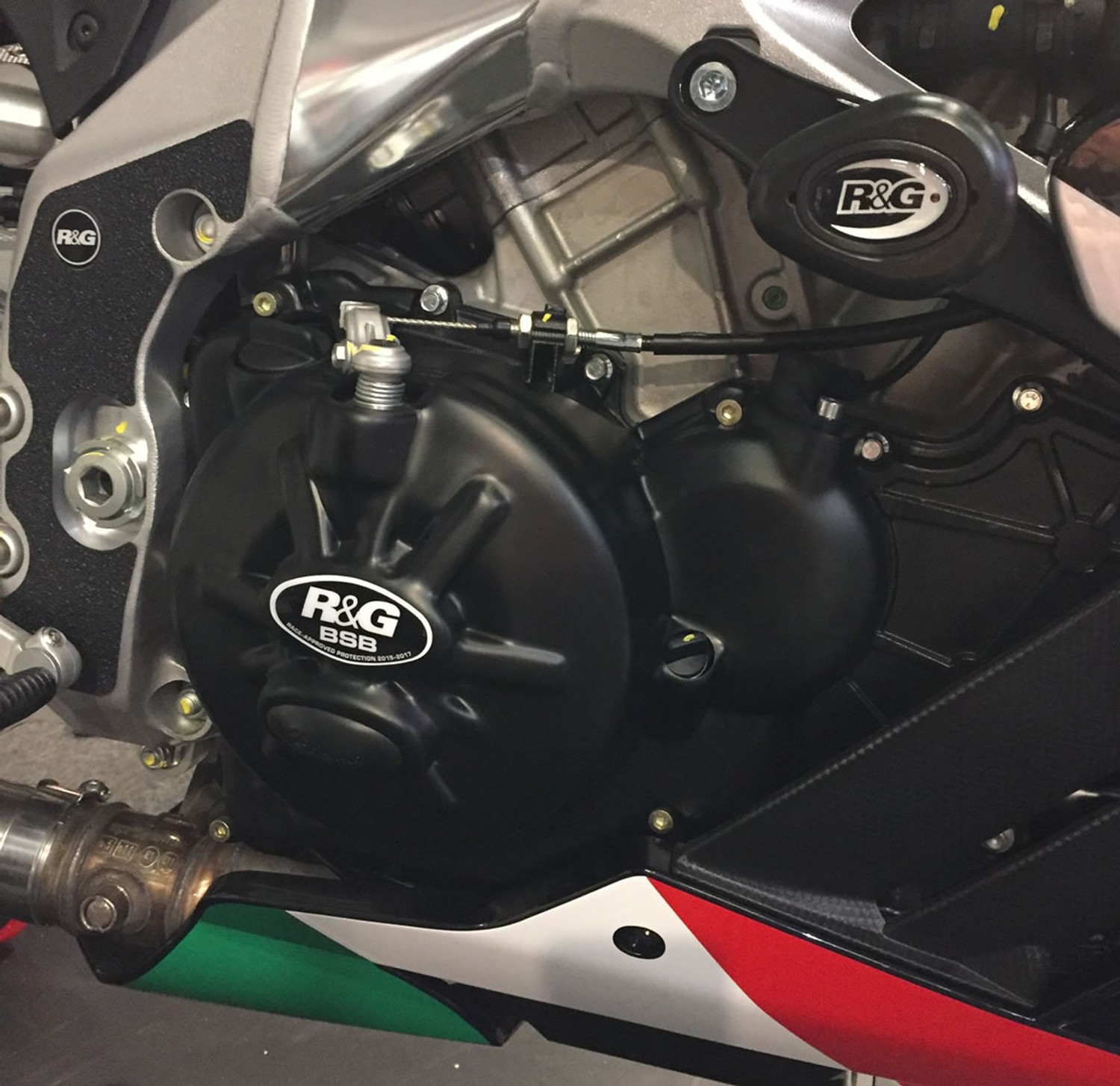 Lead engine. Aprilia rsv4 r Factory 2012 engine. Двигатель Aprilia rsv4. Номер двигателя Aprilia rsv4. Kit Aprilia rsv4 to Mille