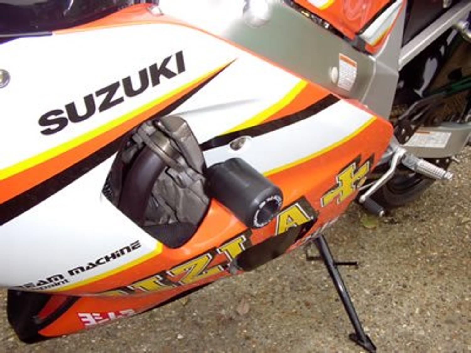 Suzuki Gsxr600 K1 K3 Crash Protectors Cp0029bl Cp0029wh