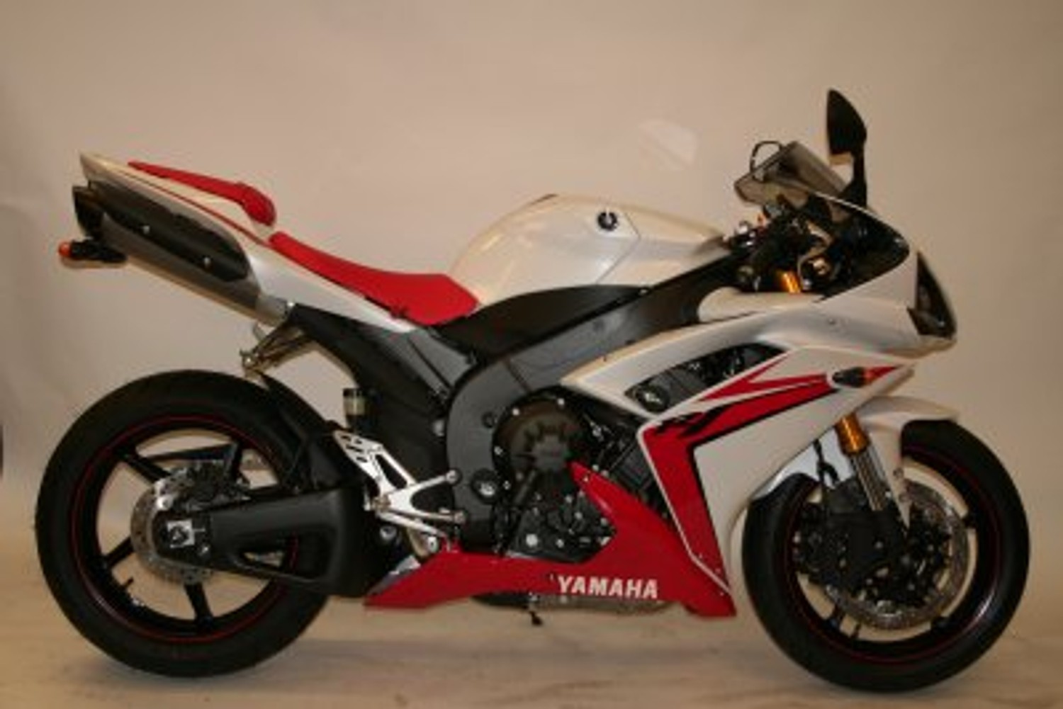 yamaha r1 tail tidy